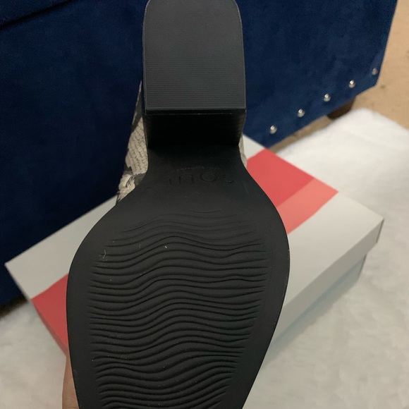 FAUX Snake Skin Booites - Picture 4 of 7